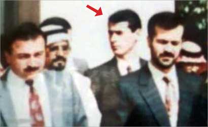 سليمان في صورة قديمة خلال احتفال تخريج ضباط