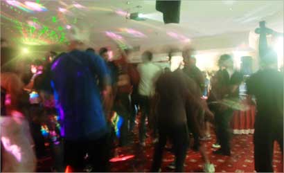 صورة من حفلة فندق السالمية الاخيرة