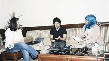 مع الزميلتين شوق الخشتي ودلال النجادة