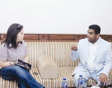 سليمان الديكان متحدثاً للزميلة شوق الخشتي