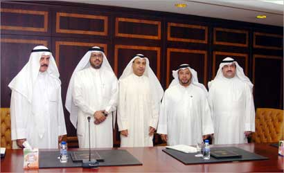 u0627u0644u0639u0646u0632u064a u0648u0627u0644u0645u062cu0631u0646 u0648u0627u0644u0639u062cu0645u064a u0641u064a u062cu0627u0646u0628 u0645u0646 u062au0648u0642u064au0639 u0627u0644u0639u0642u062f  (u062au0635u0648u064au0631 u0645u0631u0647u0641 u062du0648u0631u064au0629)