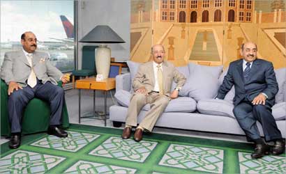 u0627u0644u0623u0645u064au0631 u0644u062fu0649 u0645u063au0627u062fu0631u062au0647 u0648u0645u0634u0639u0644 u0627u0644u0627u062du0645u062f u0644u0646u062fu0646 u0648u0641u064a u0648u062fu0627u0639u0647u0645u0627 u062cu0627u0633u0645 u0627u0644u062eu0631u0627u0641u064a