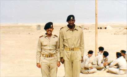 العقيد عمر الظفيري مع الملازم الشهيد قشيعان المطيري