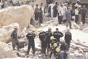 فرق الإنقاذ تواصل أعمالها بحثاً عن أحياء أو قتلى