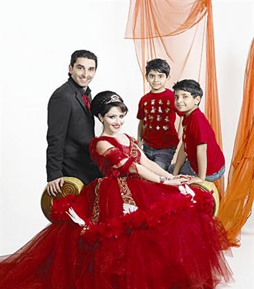 فاطمة مع زوجها واولادها