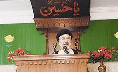 الكشميري متحدثاً	 (تصوير أسعد عبدالله)