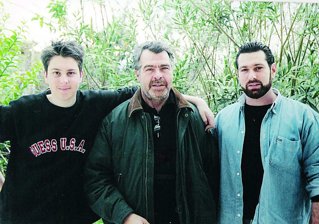 شلهوب الأب بين ولديه 