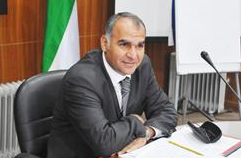 تقي متحدثا في المؤتمر الصحافي 	 (تصوير أحمد عماد)