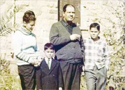 صلاح نصر وأسرته  