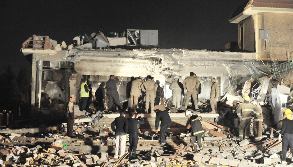 دمار هائل خلفه الانفجار الناتج عن تسرب في انابيب الغاز (تصوير موسى عياش وأسعد عبدالله وزكريا عطية)