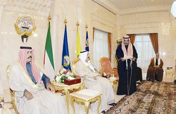 ناصر المحمد ملقياً كلمته