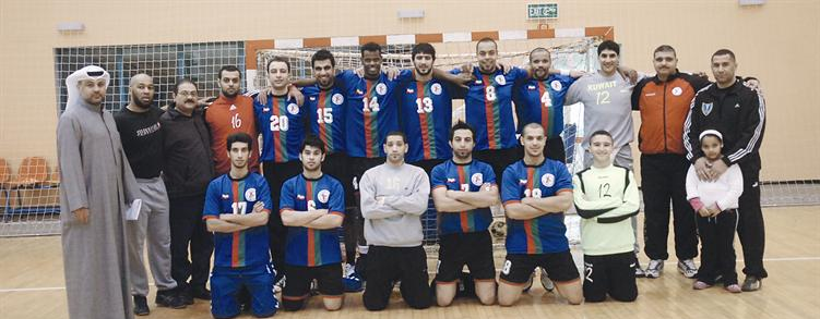 منتخب الكويت لكرة اليد مع جهازيه الفني والاداري	(تصوير زكريا عطية)