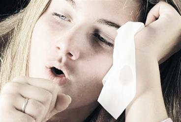 ضيق التنفس والسعال من أعراض الالتهابات الرئوية والنزلات الشعبية