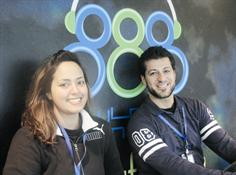 ...ونوف مع بن سالم وابتسامة لـ «الراي»	(تصوير أماني الأحمد)