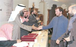 تكريم المشاركين في المؤتمر