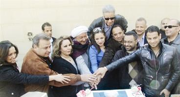 u0646u0648u0631 u0627u0644u0634u0631u064au0641 u0645u062au0648u0633u0637u0627 u0623u0633u0631u0629 u0645u0633u0644u0633u0644 u00abu0627u0644u0631u062du0627u064au0627u00bb u0648u0647u0645 u064au0642u0637u0639u0648u0646 u0642u0627u0644u0628 u0627u0644u062du0644u0648u0649