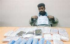 الايراني وامامه الحشيش والافيون 