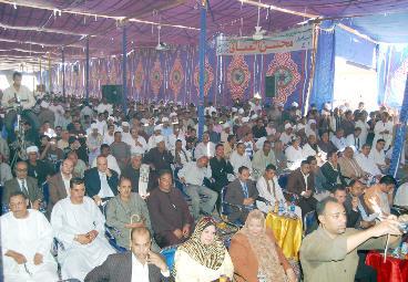 جمع من الحضور