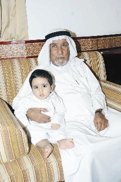 مع حفيده مساعد