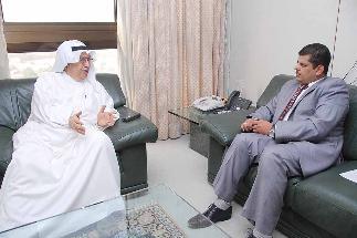 الموسى متحدثا إلى الزميل رضا السناري