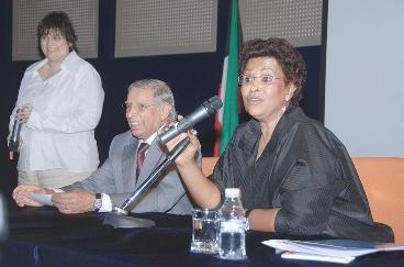 u0627u0644u0623u062du0645u062f u0645u062au062du062fu062bu0629 u0641u064a u0627u0644u0645u062du0627u0636u0631u0629