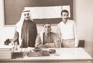 المربي عبدالكريم في مكتبه في مدرسة ابن سينا خلال الستينات