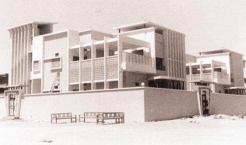 منزل مضف سالم المضف في قطعة 4 في لقطة من الستينات وبدت كراسي الديوانية الخارجية