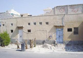 3 منازل تعود الى فترة الخمسينات في الدعية ذات أشكال معمارية وهندسة جميلة