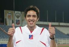 محمد جراغ يرتدي فانيلة «الكويت»