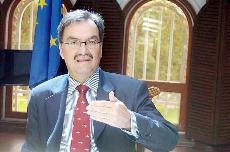 u0641u0648u0631u0628u0633 u0645u062au062du062fu062bu0627 u0641u064a u0627u0644u0645u0624u062au0645u0631 u0627u0644u0635u062du0627u0641u064a t(u062au0635u0648u064au0631 u0645u0631u0647u0641 u062du0648u0631u064au0629)