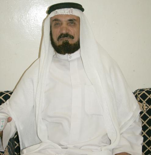 الحدب الشمري ونظرة لعدسة «الراي»   			(تصوير جراح السلامة)