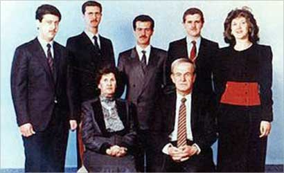 u0635u0648u0631u0629 u0627u0631u0634u064au0641u064au0629 u0644u0639u0627u0626u0644u0629 u0627u0644u0631u0626u064au0633 u0627u0644u0631u0627u062du0644 u062du0627u0641u0638 u0627u0644u0623u0633u062f. u0648u064au0628u062fu0648 u0645u062cu062f u0627u0644u062bu0627u0646u064a u0645u0646 u0627u0644u064au0645u064au0646 u0648u0642u0648u0641u0627u064b