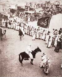 الشيخ أحمد الجابر يحضر احتفالاً ببدء حفر أول بئر نفطية في بحرة قبل سنة من اكتشاف النفط في حقل برقان 