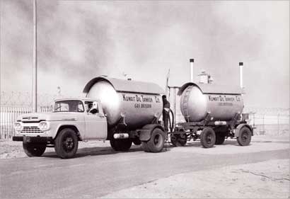 شاحنات تابعة لشركة نفط الكويت في الخمسينات