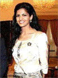 خلود العنزي