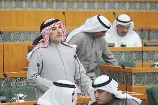 عاشور متحدثا