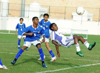 u0644u0627u0639u0628 u0625u0645u0627u0631u0627u062au064a u064au0644u0639u0628 u0643u0631u0629 u062eu0644u0641u064au0629 u0641u064a u0644u0642u0627u0621 u0627u0644u0641u0631u064au0642 u0645u0639 u0628u0631u0627u0639u0645 u0627u0644u0643u0648u064au062a