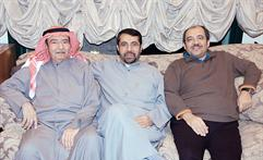 ... مع  ابنيه