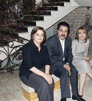 الحربي يتوسط هدى حسين وسوزان الفارس