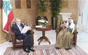 ... ولدى تسليمه رسالة الأمير إلى الرئيس اللبناني