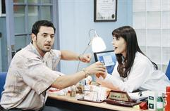 أحمد عز وبسمة في مشهد من مسلسل «العيادة»