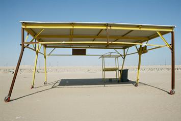 مظلة تبرعت بها إحدى الجمعيات