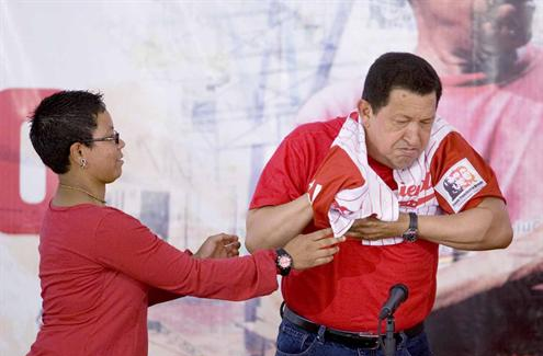 u0634u0627u0641u064au0632 u064au062du0627u0648u0644 u062eu0644u0639 u0642u0645u064au0635u0647 u062eu0644u0627u0644 u062du0645u0644u0629 u0644u0625u0639u0627u062fu0629 u062au0639u062fu064au0644 u0627u0644u062fu0633u062au0648u0631 u0627u0644u0641u0646u0632u0648u064au0644u064a u0623u0648u0644 u0645u0646 u0627u0645u0633 t(u0631u0648u064au062au0631u0632)r