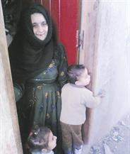 تعمل وتربي الأطفال