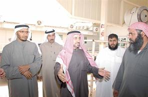 ... ومتحدثا الى المسؤولين