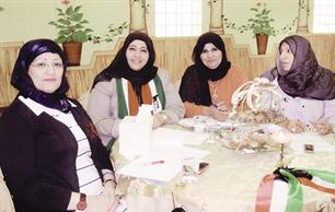 مديرات المدارس أثناء الاجتماع