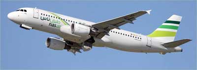 طائرة تحمل علامة «طيران ناس» 