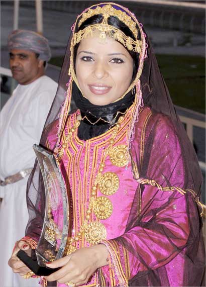 هبة الرحبي تحمل درع أفضل فارسة (يوبي آي) 