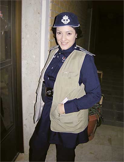 الشرطية الحسناء 