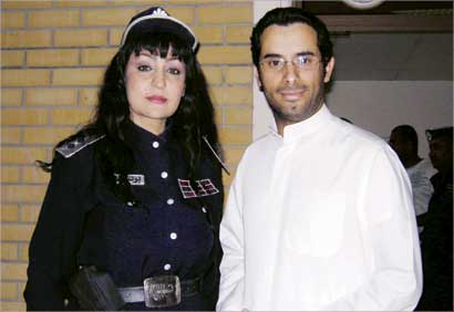 الزميل صالح الدويخ مع العقيد شمة  